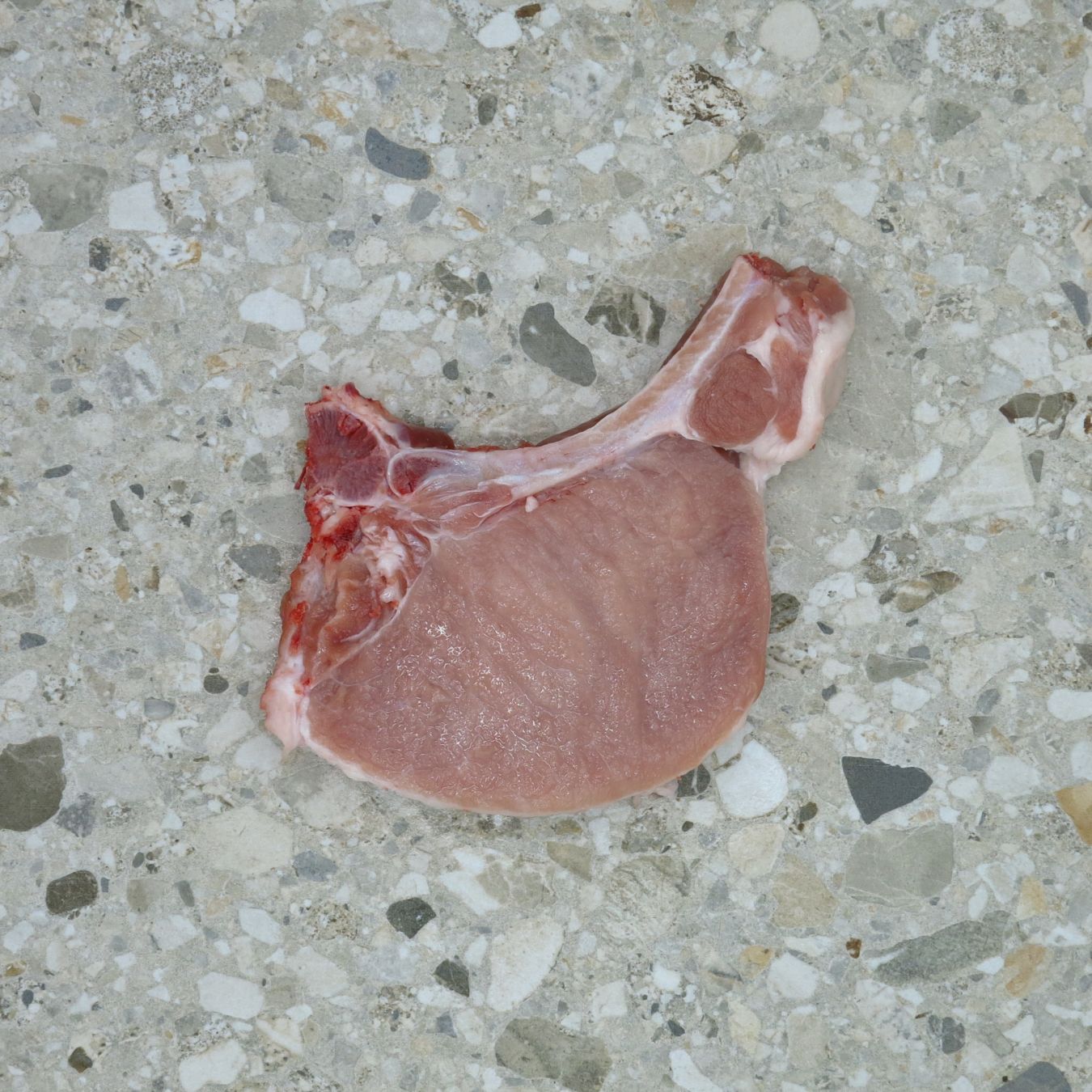 Dé kotelet met been, voor extra smaak tijdens het bakken. Een eerlijke klassieker!
